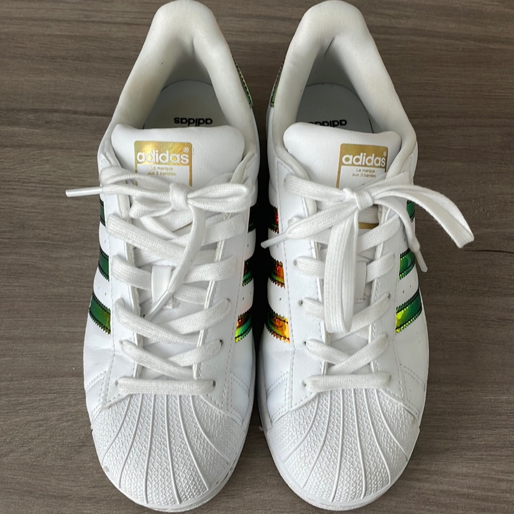 Adidas superstar sneaker size 5 like new